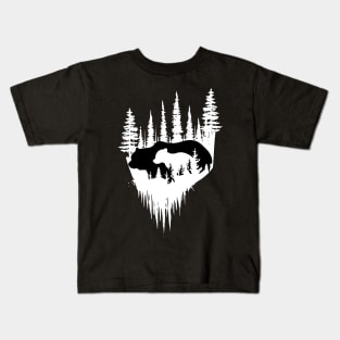 bear in the forest Kids T-Shirt